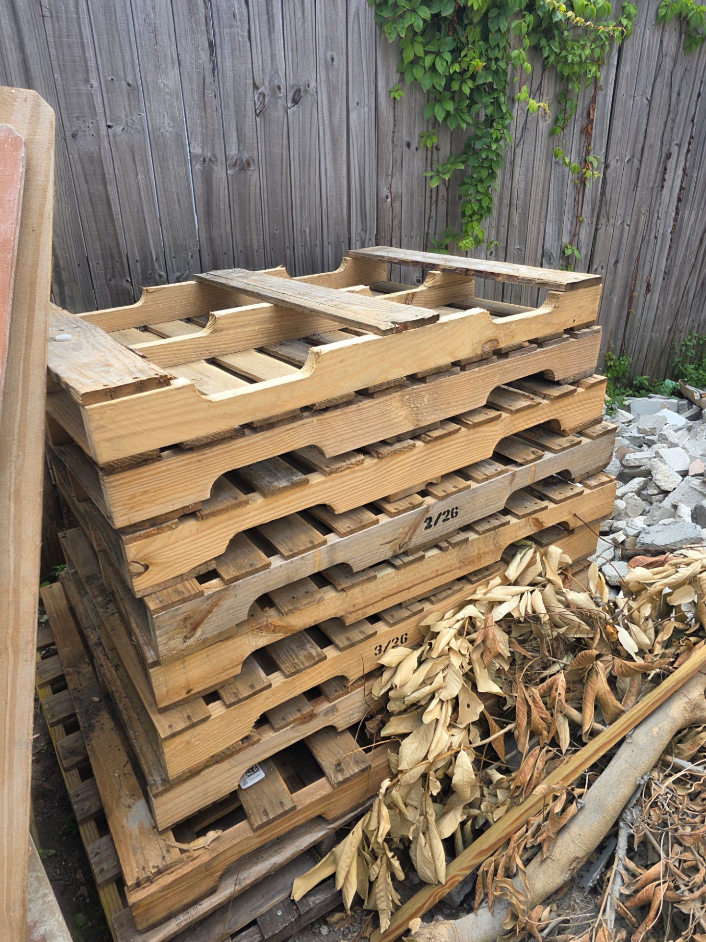 Homedepot pallets. Very new 47x32 inch