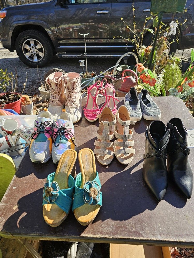 Size 6 Assortment Of Shoes