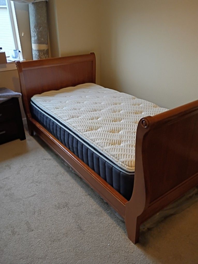 Twin Bed With Mattess