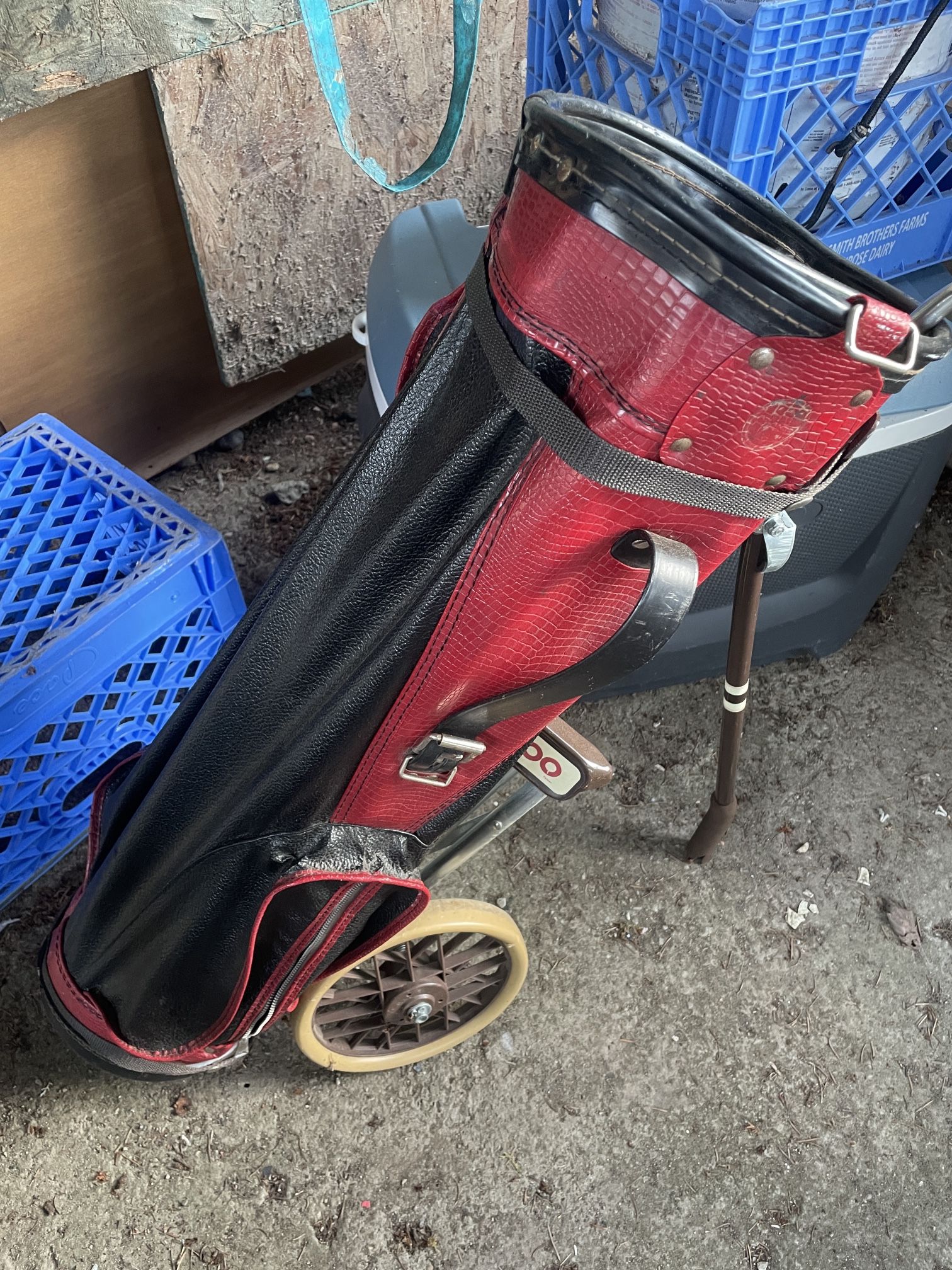 Vintage golf Bag With Built In Push Cart