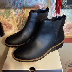 Women’s Boots Low-Cut 6 Inch Size 7M St. John’s Bay New Inbox