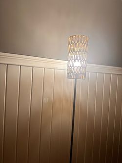 Farmhouse Rattan Floor lamp,Modern Standing lamp with Hand-Worked Rattan