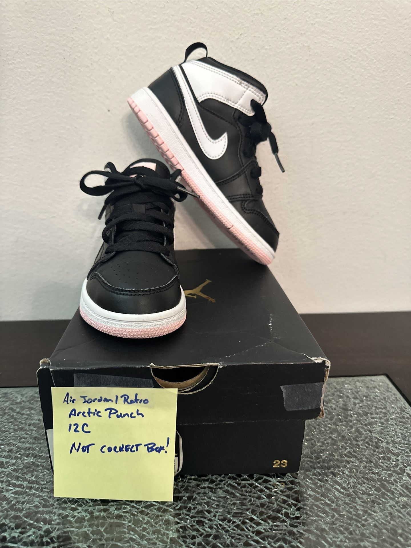 Air Jordan 1 retro Arctic Punch Size 12C