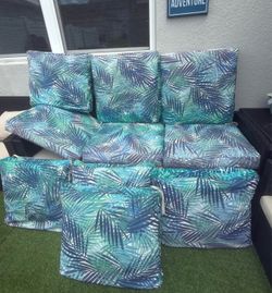Selling 10 outdoor patio cushions.