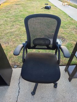 Black Mesh Office Chair with Armrests