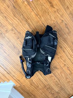 Scuba Gear, BC vests, regulators, fins, masks, weights and more !