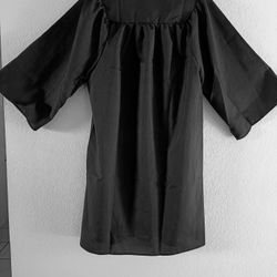 New Graduation Gown / Traje De Graduación 