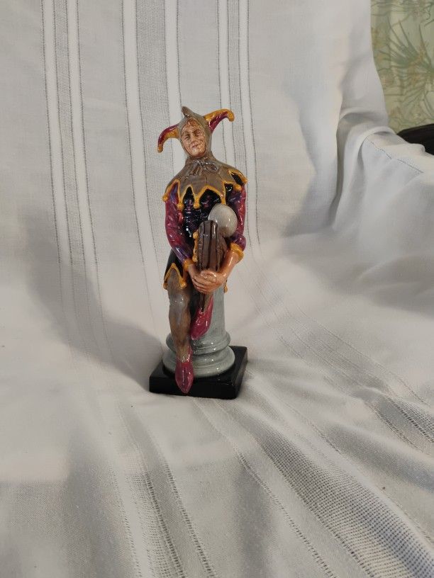 THE JESTER STATUE 2016