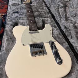 Fender American Professional Telecaster (Like New)