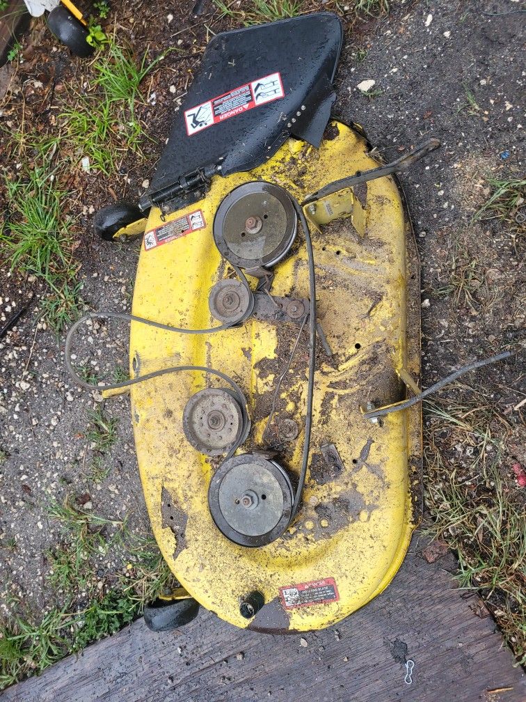 ((READ AD))((NEEDS work))((42" LA--SERIES or D--SERIES Johndeere Deck)) Riding Mower