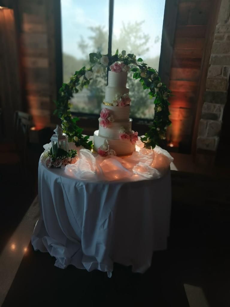 Wedding Decorations. Wedding Cake Ring