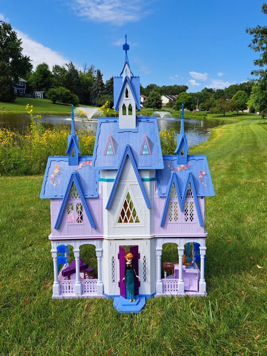 Disney Frozen 2 Arendelle Elsa and Anna Castle