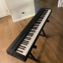 Yamaha P-71 Piano With Stand
