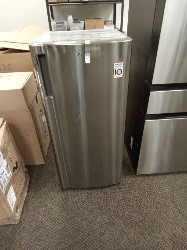 Amazing LG LRONCO605V 21 inch Single Door Refrigerator With 5.79 Cu Ft