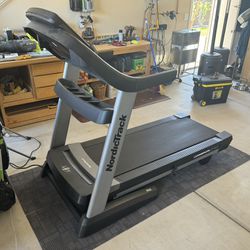 Treadmill 2021 NordicTrack Commercial 2450