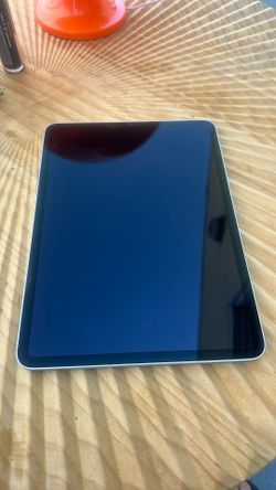 Apple iPad Pro 11” (3rd Generation, M1) – 128GB Cellular – Like New