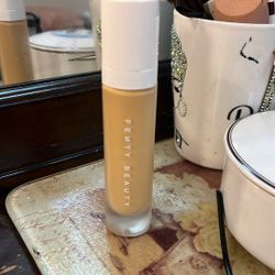 Fenty Beauty Foundation (255)