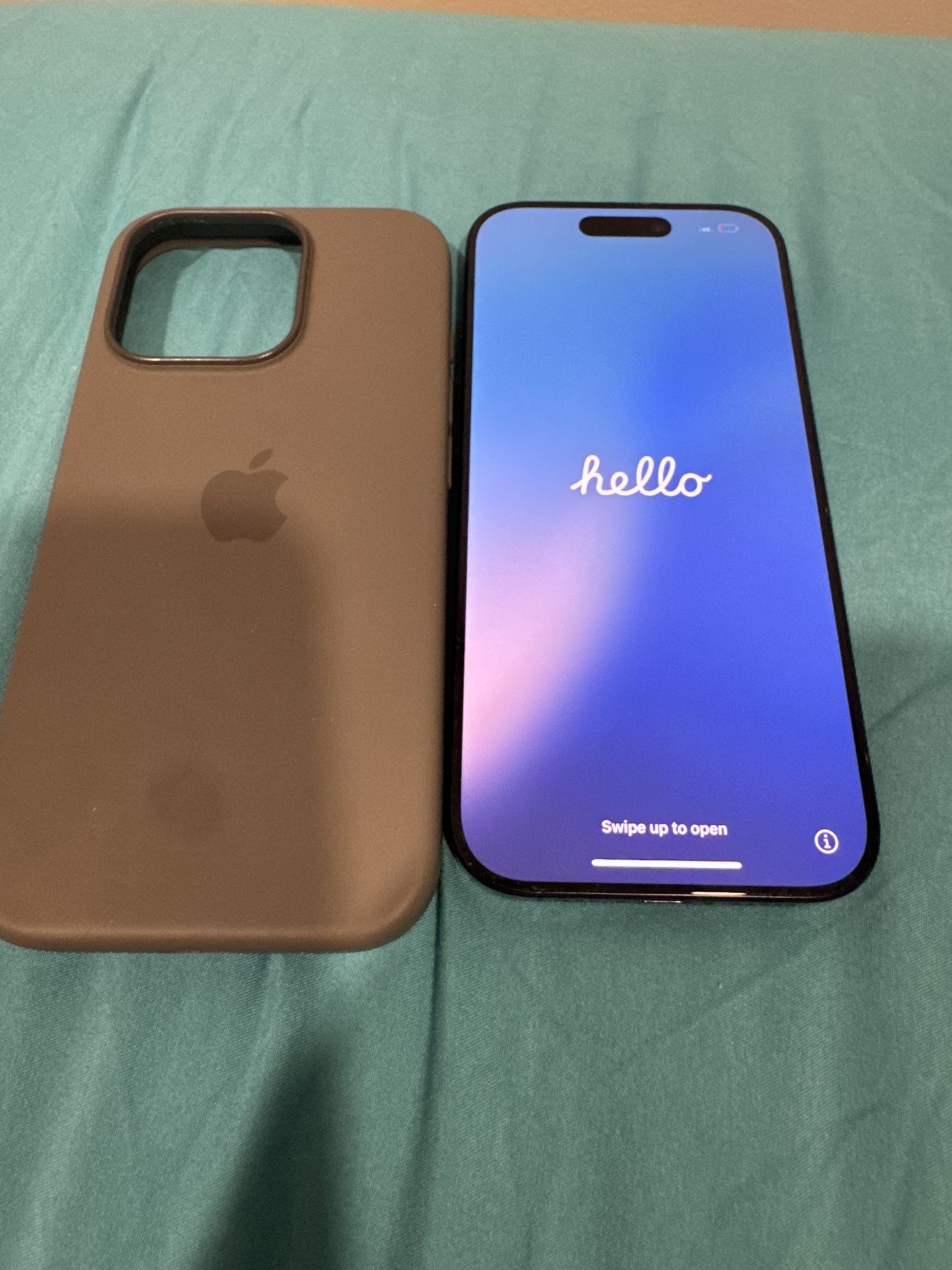 MINT CONDITION IPHONE 16 PROB128 GB UNLOCKED