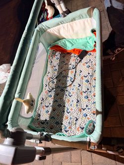 Baby bassinet electrical