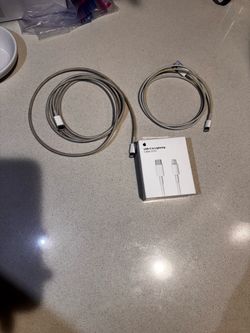 USB-C to lightning cables (2m, 1m)