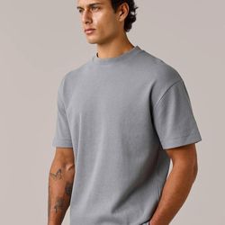 Men’s Intrigue Crew Neck Tee – Light Gray | Size Medium | Like New
Super soft and comfortable men’s crew neck short sleeve tee in a versatile light gr