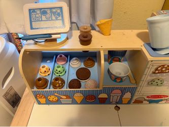 Melissa and Doug ice cream station
