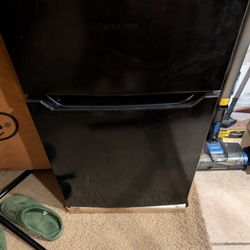 Hisense Mini Fridge With Freezer 