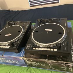 A Pair Of Reloop 8000 MK2 Turntables 