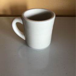 Tuxton 9 oz Ceramic Mugs, Eggshell, pack of 10