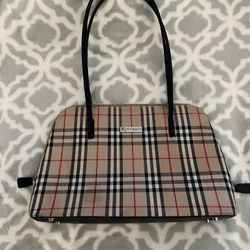 Vintage Handbag With Classic Design