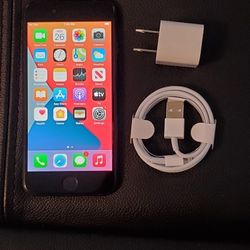 iPhone 7 - UNLOCKED - Like New 