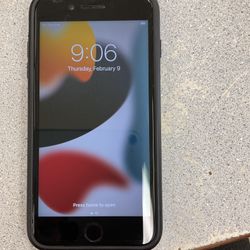 iPhone 8 Plus.       256gb