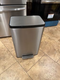 Trash can