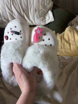 White Crocs Women’s 7