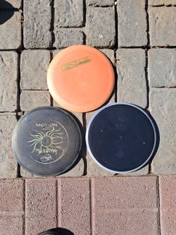 3 disc golfs