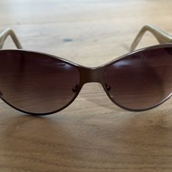 sunglasses Adrienne Vittadini in excellent condition