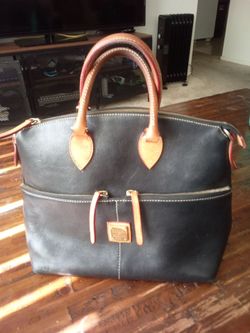 Dooney & Bourke ladies hand bag