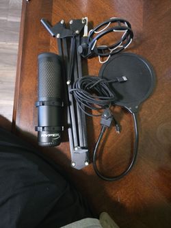 Hyper X Quadcast Microphone W Arm