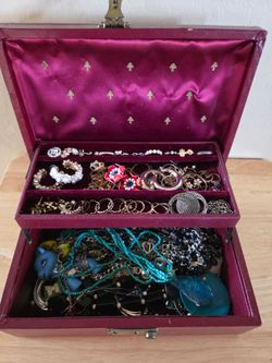 Vintage Jewelry Box + Jewelry
