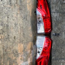 Toyota Corolla Outer Tail Light Pair 