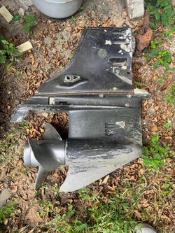 Inboard/Outboard Motor Lower Unit with Propeller