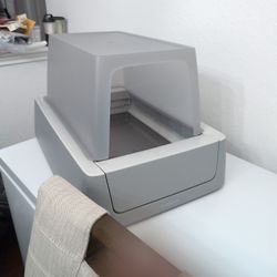 PetSafe ScoopFree Crystal Smart Self-Cleaning Cat Litter Box with Lid, Front Entry