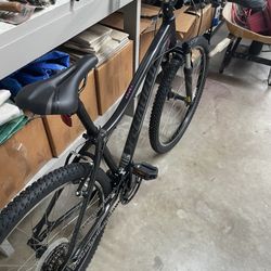 2016 Specialized Myak Medium Bike