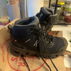 On Cloud Hiking Boots Size 7