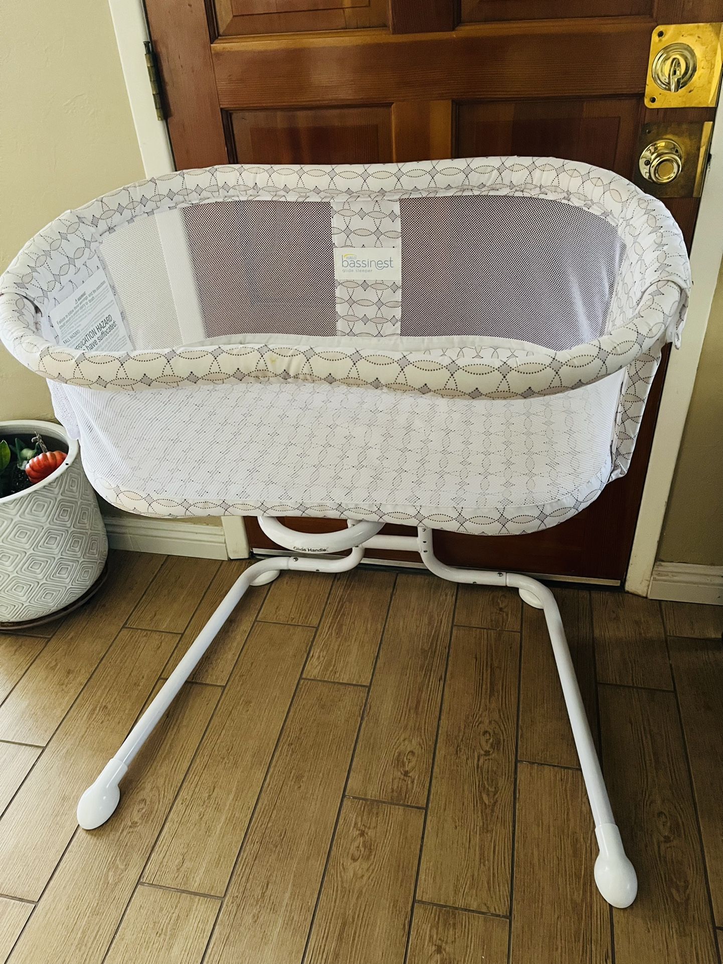 Halo Bassinest Swivel Sleeper Bassinet Halo Glide Halo Bassinest