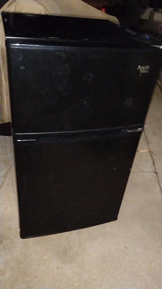 Artic King Mini Fridge 