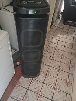 3 woofers a karaoke and it lights up