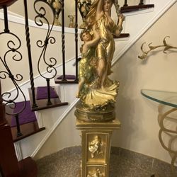 Very  Gorgeous  Statue with  Stand
