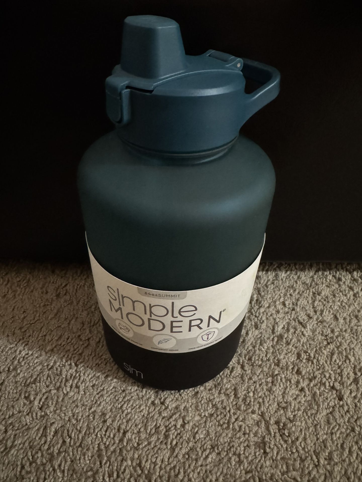 Simple Modern 64oz Summit Tritan Bottle New 