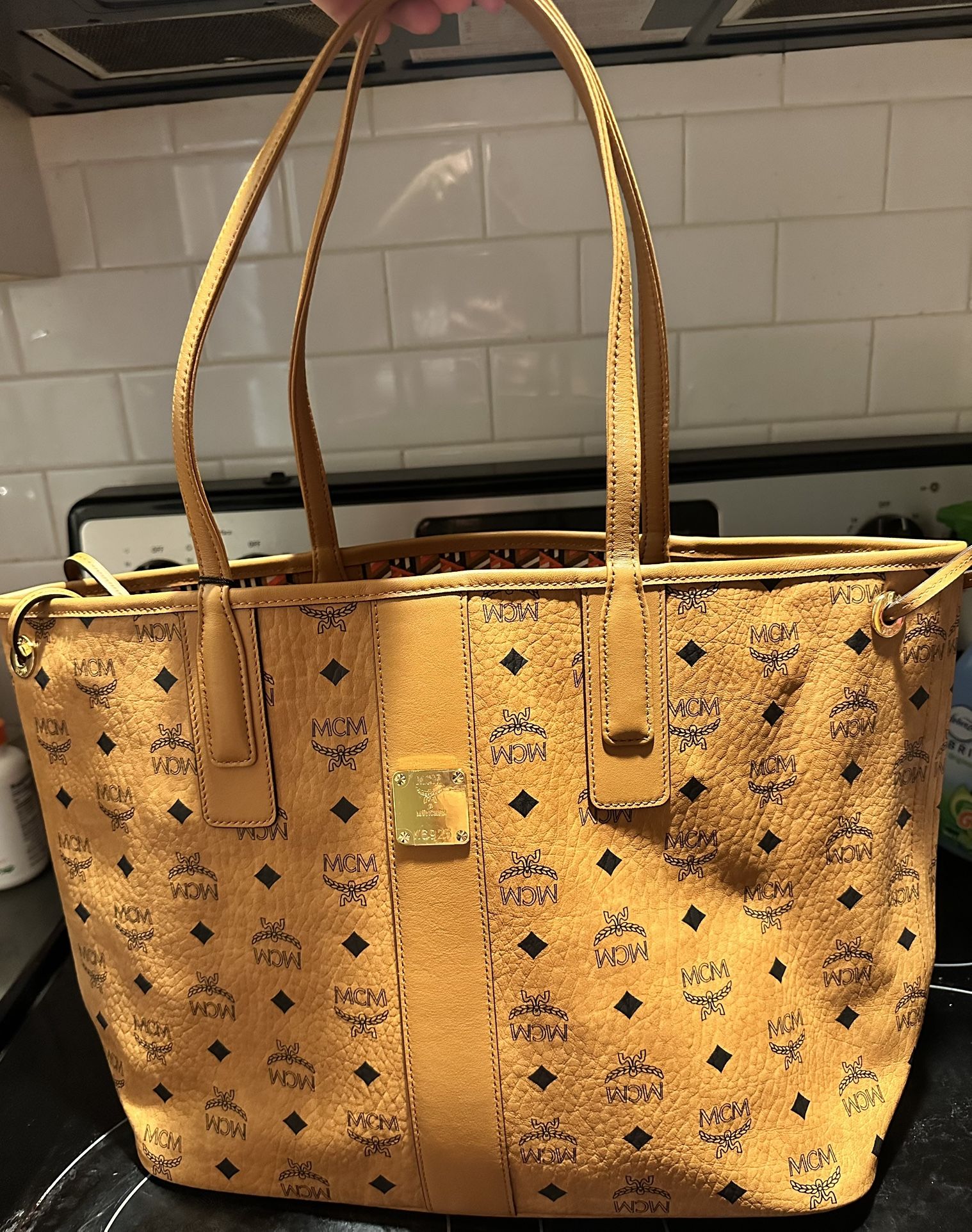 MCM Visetos Reversible Medium Liz Shopper Cognac